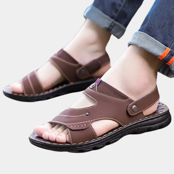 Men's Leon leather sandals, casual, comfortable, with adjustable straps for summer.