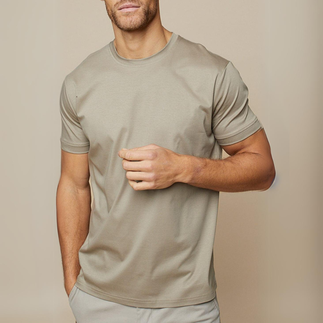 Men's Leon t-shirt, mercerized cotton for a polished shine & luxurious comfort. Elegant, tailored fit.
