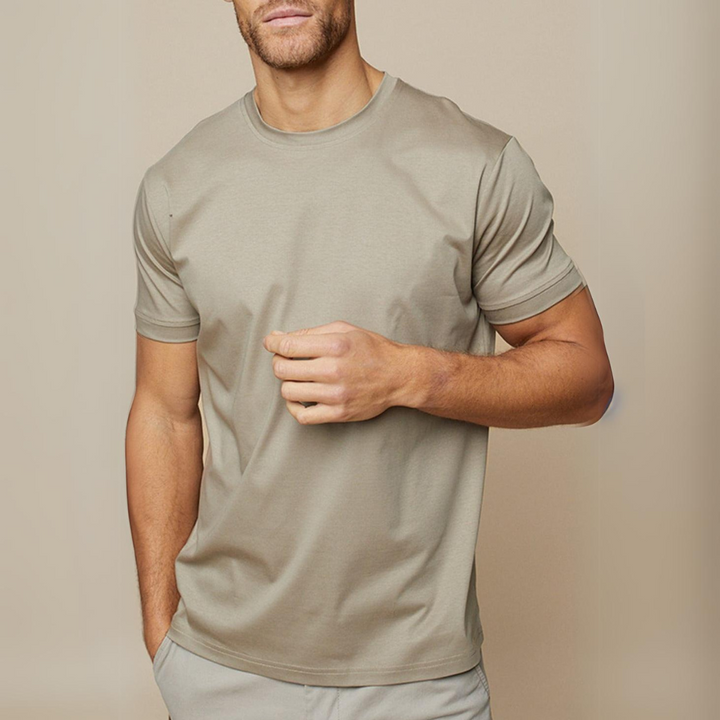 Men's Leon t-shirt, mercerized cotton for a polished shine & luxurious comfort. Elegant, tailored fit.