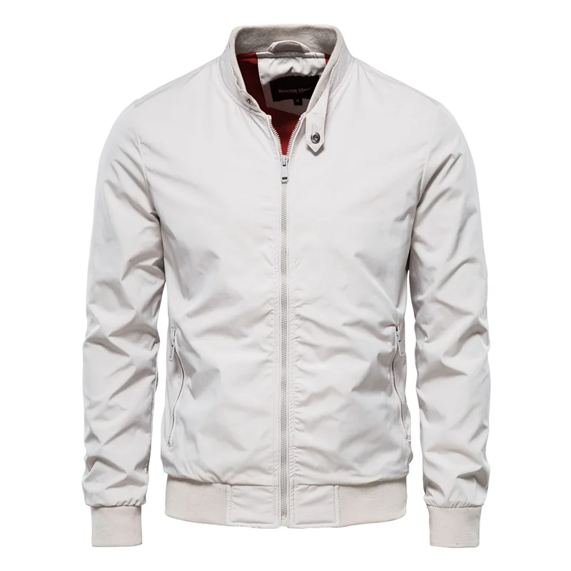Casual men's Levi's summer bomber jacket. Lightweight & sporty outerwear, ideal for comfortable warm-weather fashion.
