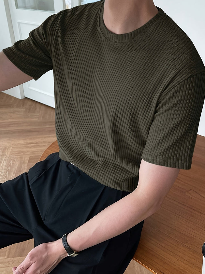 Versatile men's light green lightweight t-shirt with a minimalist design for comfortable everyday style.
