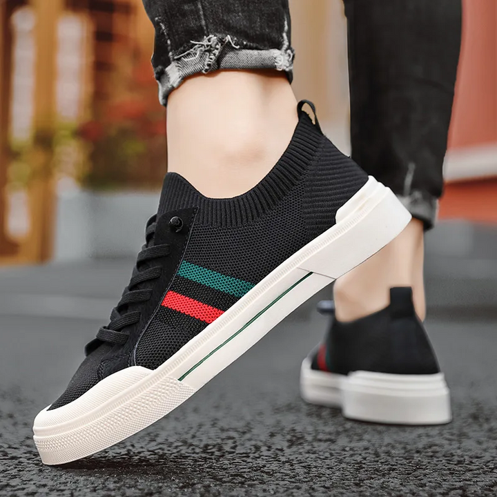 Versatile men's lightweight athletic sneakers, cushioned for comfort in walking, casual, or street style outfits.