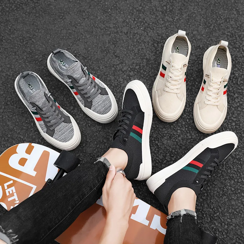 Ergonomic men's lightweight athletic sneakers, featuring cushioned soles for ultimate comfort and support.