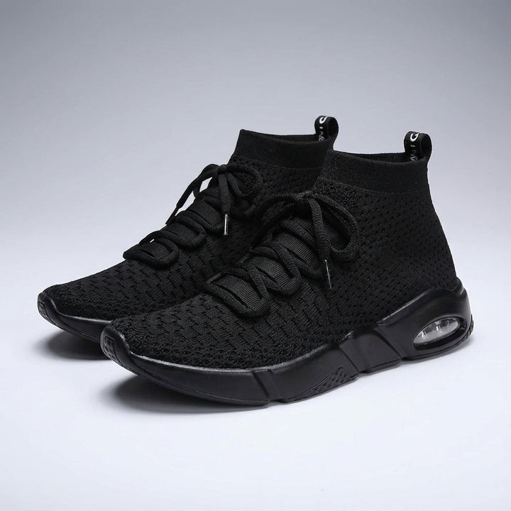 Curtis men's running sneakers, featuring a breathable knitted upper for comfort