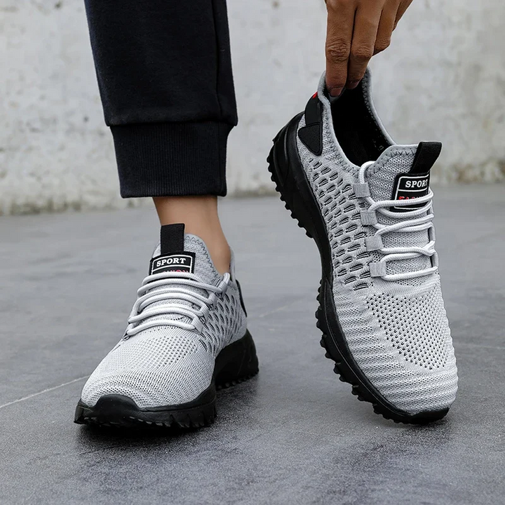 Comfortable men's gym shoes, lightweight and breathable for optimal active support.