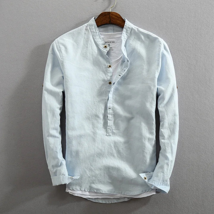 Stylish men's lightweight button-up shirt, long sleeve, ideal for everyday wear and smart casual fashion. Classic fit.