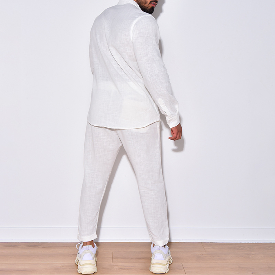 Stylish men's casual two-piece outfit: lightweight shirt & shorts set. Ideal for summer fashion & loungewear.