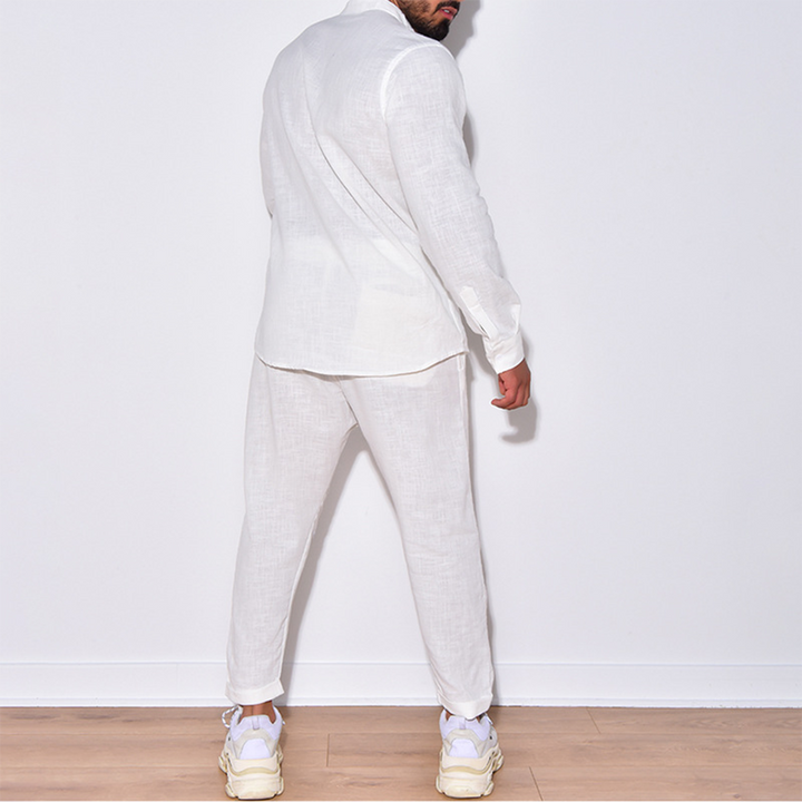 Stylish men's casual two-piece outfit: lightweight shirt & shorts set. Ideal for summer fashion & loungewear.