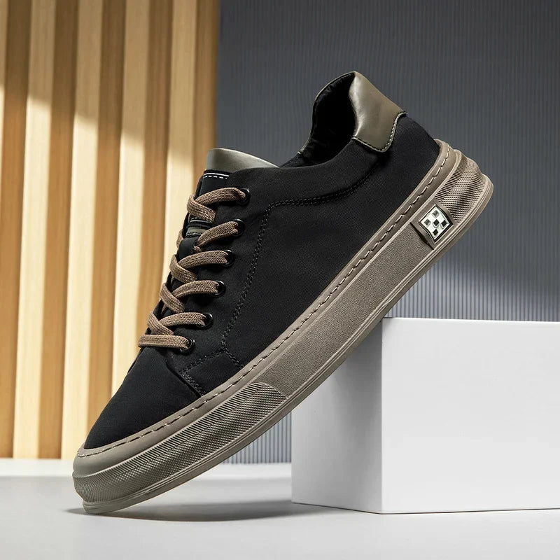 Comfortable men's lightweight sneakers, ideal for walking and versatile everyday wear.
