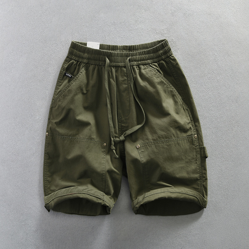 Stylish men's casual shorts with a relaxed fit, perfect for everyday wear and summer comfort. Features pockets.