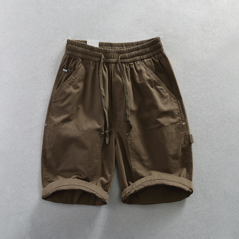 Relaxed fit men's utility shorts, lightweight and comfortable, featuring an elastic waist, drawstring, and useful pockets.