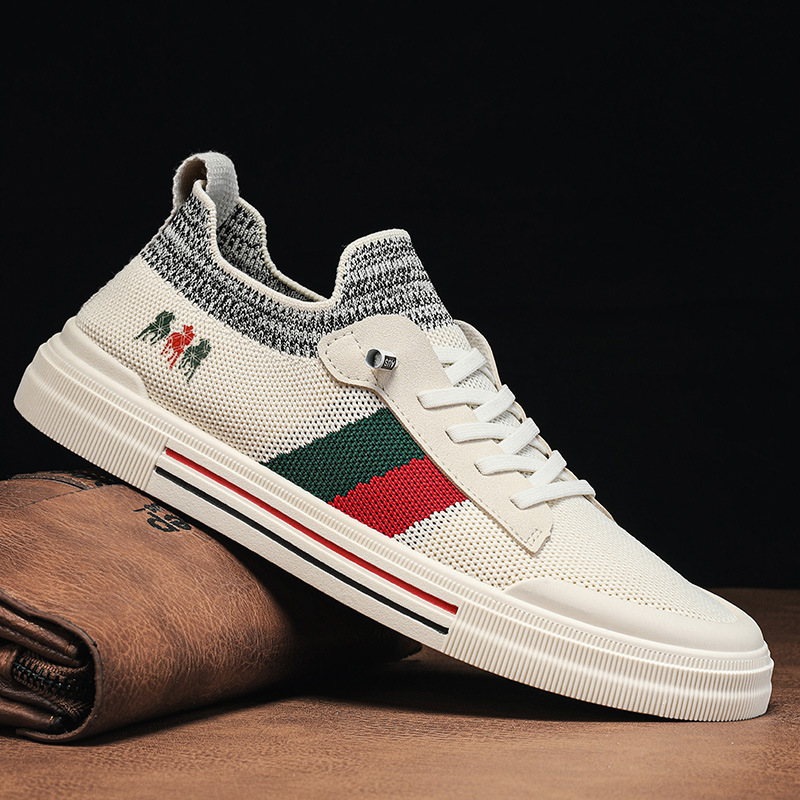 Men's lightweight comfort sneakers, ideal for daily walking and casual style.