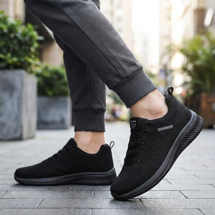 Men's lightweight Dynamic Comfort Leisure Shoes in blue, perfect for athletic casual wear or running