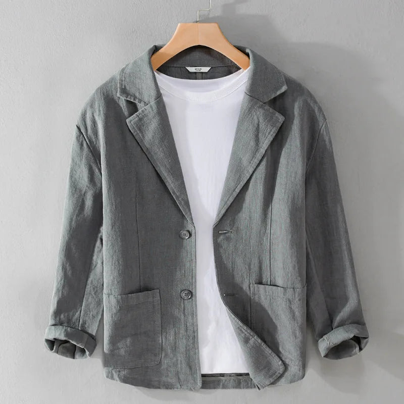 Comfortable men's outerwear, a lightweight jacket with a relaxed fit for daily wear and easy layering.