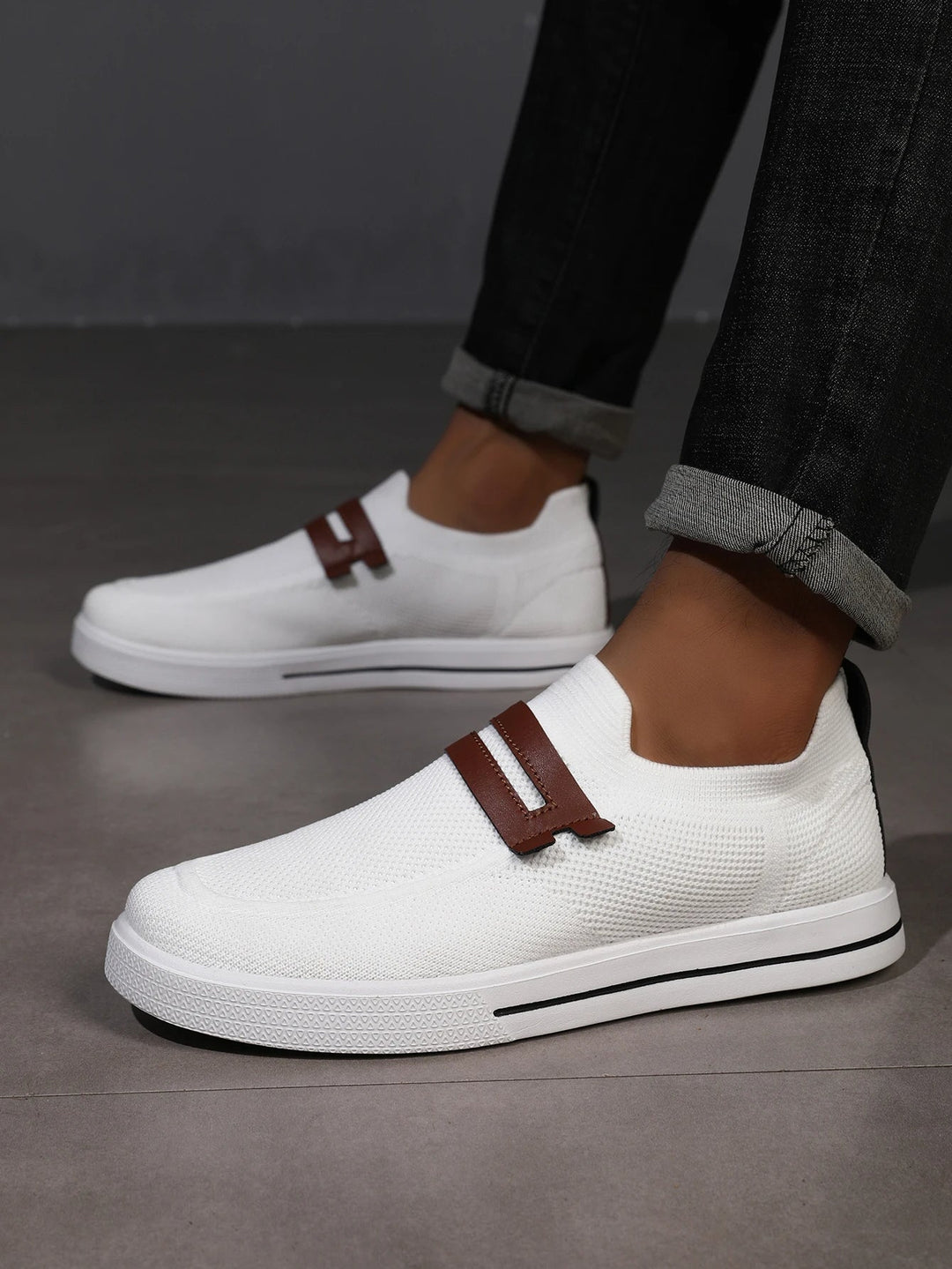 Stylish men's fashion loafers, lightweight breathable mesh slip-on shoes for summer and casual outfits.