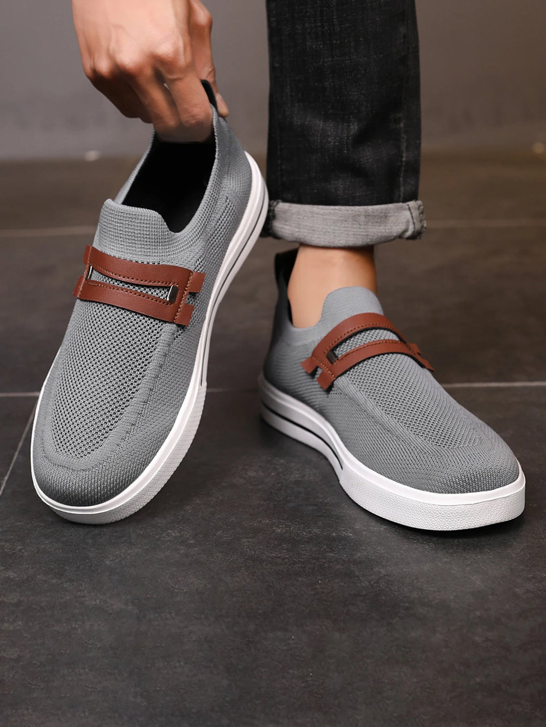 Man wearing lightweight breathable mesh slip-on loafers, perfect for casual summer comfort.
