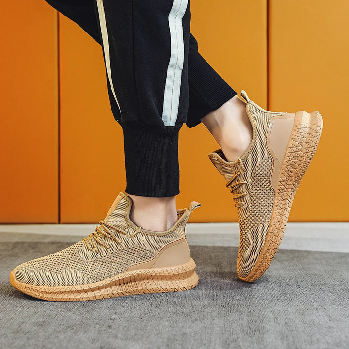 Men's casual mesh running shoes, offering comfort and breathability for everyday use.