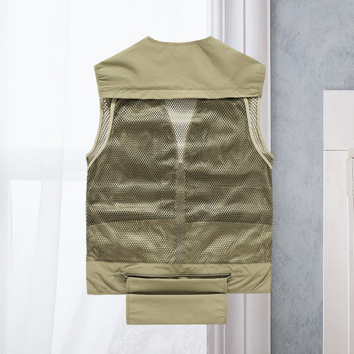 Versatile men's outdoor vest: lightweight, multi-pocket for hiking & fishing.