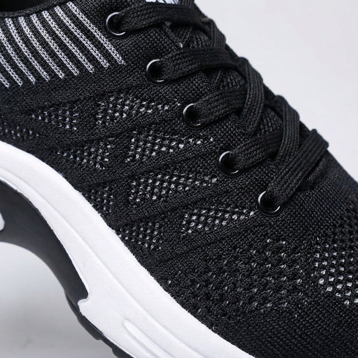 Lightweight men's athletic shoes, cushioned for walking, with non-slip sole