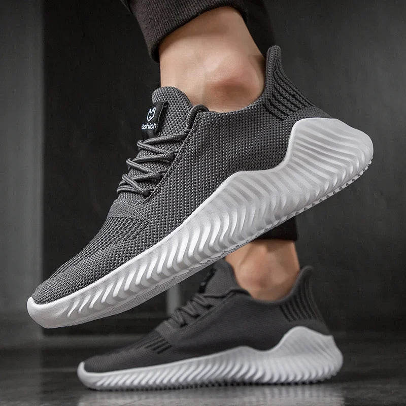 Ergonomic men's trainers with a responsive sole, ensuring comfort during intense running sessions.