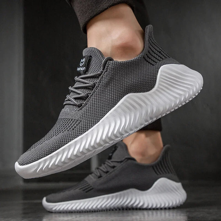 Ergonomic men's trainers with a responsive sole, ensuring comfort during intense running sessions.