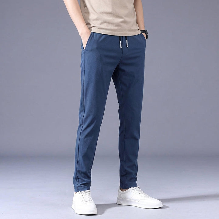 Men's versatile everyday trousers, slim fit and lightweight with comfortable stretch fabric