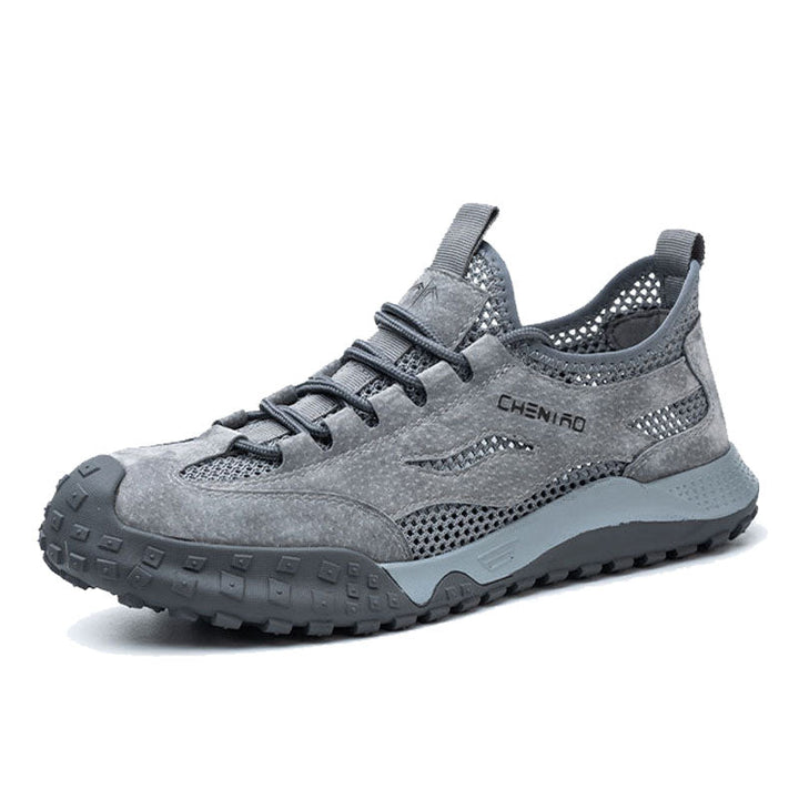 Durable men's lightweight steel toe work shoes, non-slip, comfortable, ideal for industrial use.