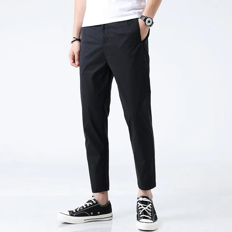 Versatile men's stretch ankle chinos. Lightweight cotton trousers, ideal for comfortable casual everyday wear.