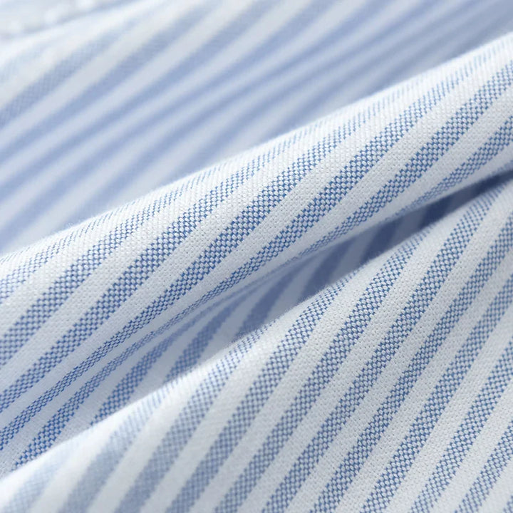 Effortless men's casual striped shirt, lightweight long sleeve for summer comfort and versatile style.