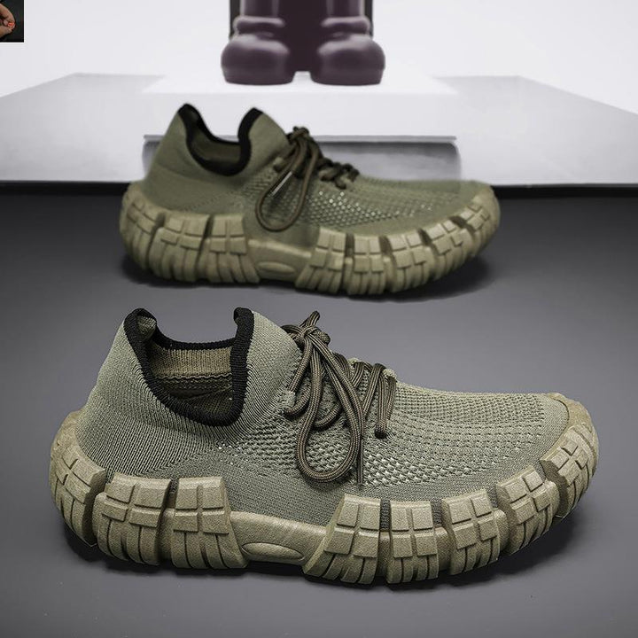 Casual men's lightweight sneakers for urban settings, combining comfort, style, and easy agility.