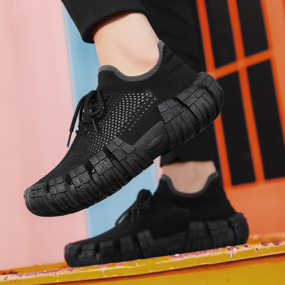 Versatile men's lightweight urban agility sneakers for walking, casual, and athletic city activities.