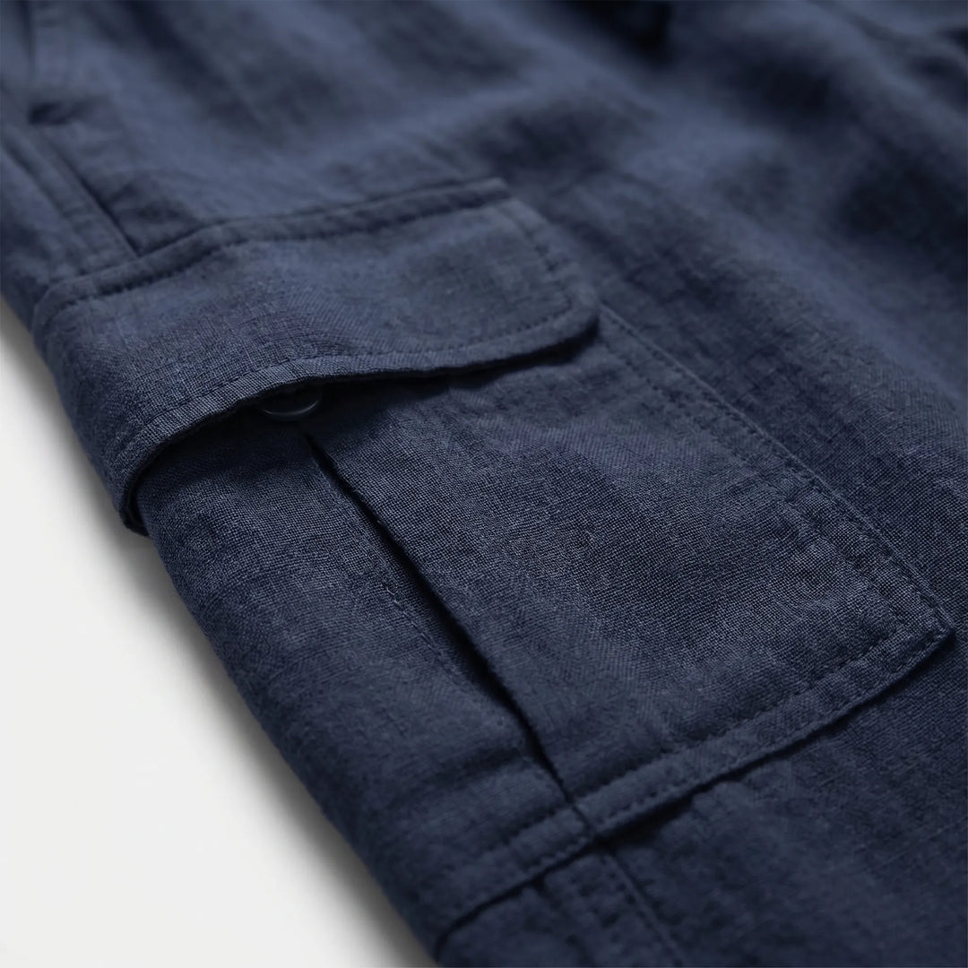 Comfortable men's straight leg cargo pants, ideal for summer casual wear, a relaxed and loose fit.