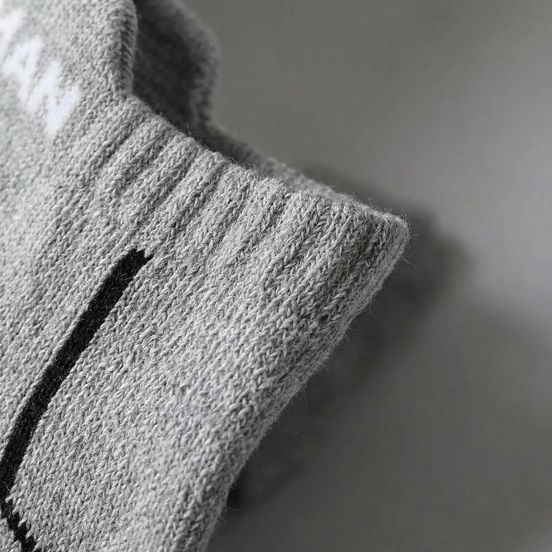 Breathable men's low-cut ankle socks with cushioning, ideal for sports & activewear, 6-pair pack.