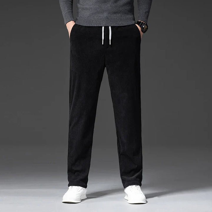 Versatile men's Lucas stretch pants, refined style, flexible waist, ultimate comfort.