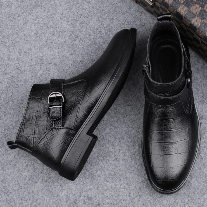 Smart black full-grain leather men's dress boots. Ideal for a polished, professional look.