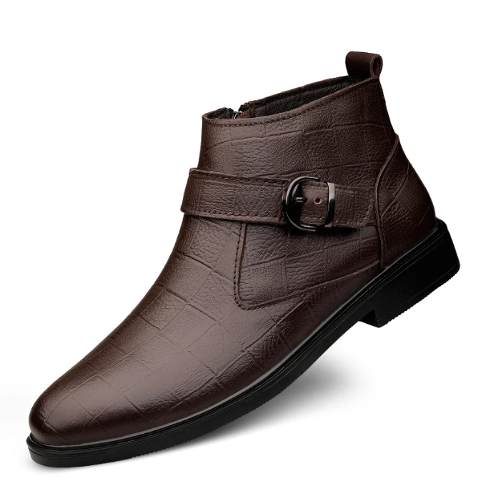 Comfortable men's full-grain leather casual boots. Supple material for all-day wear.