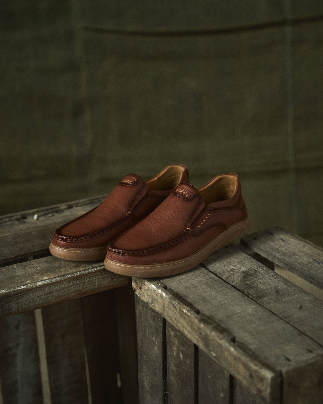 Black Men's Madison leather slip-on loafers, versatile office wear and men's fashion dress shoes.