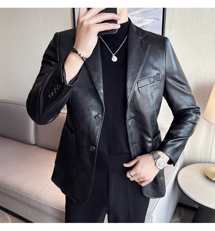 Versatile men's leather blazer, ideal casual jacket or formal wear. Tailored fit for a sophisticated, classic style.