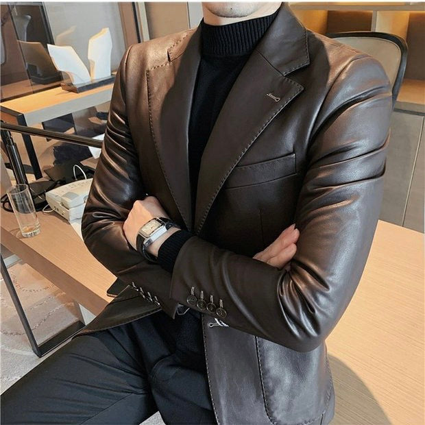 Timeless men's Maverick leather blazer in classic style, adding sophisticated elegance to any outfit. Tailored outerwear.