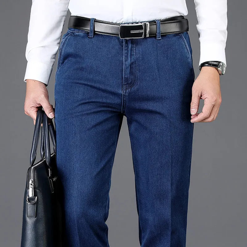 Versatile dark gray men's denim trousers, slim fit with stretch for all occasions.