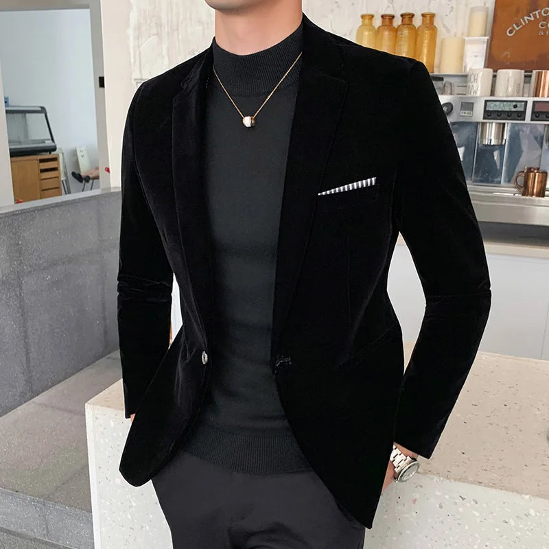 Sophisticated men's midnight blue dinner jacket, a tailored blazer for elegant evening wear.