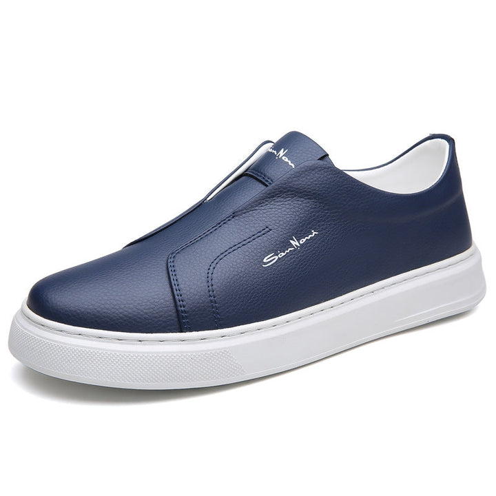Versatile men's minimalist slip-on shoes. Stylish and comfortable for modern casual wear.