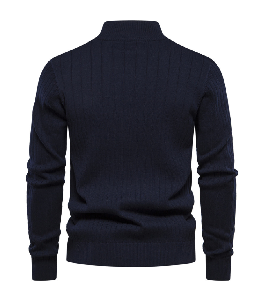 Stylish men's argyle sweater, long sleeve, slim fit, geometric pattern, a key piece for smart casual outfits.