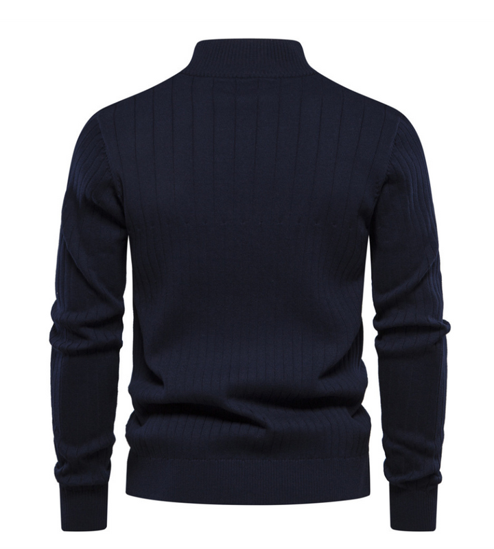 Stylish men's argyle sweater, long sleeve, slim fit, geometric pattern, a key piece for smart casual outfits.