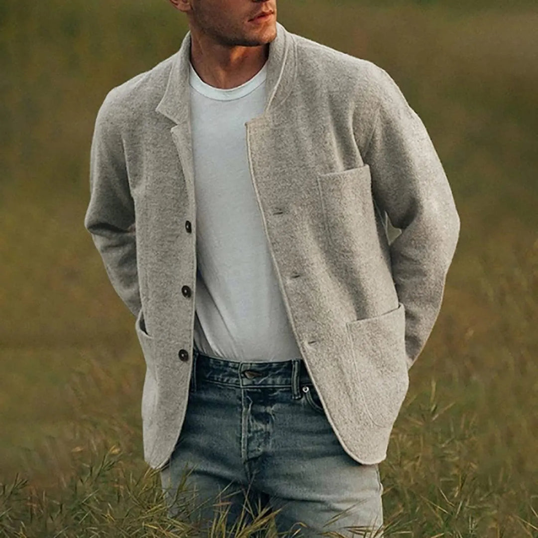 Men's modern casual blazer, versatile for everyday wear. Perfect smart casual jacket.