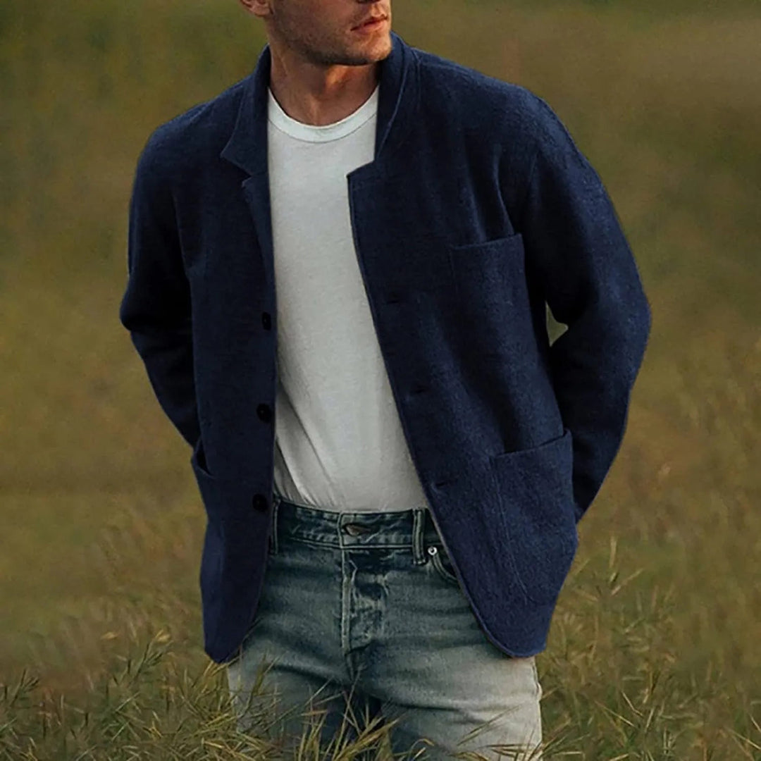 Versatile men's smart casual blazer, ideal for everyday fashion and comfort.