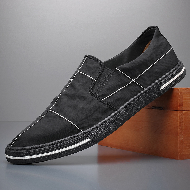 Comfortable men's walking slip-on shoes, featuring a breathable mesh upper and modern lightweight build.