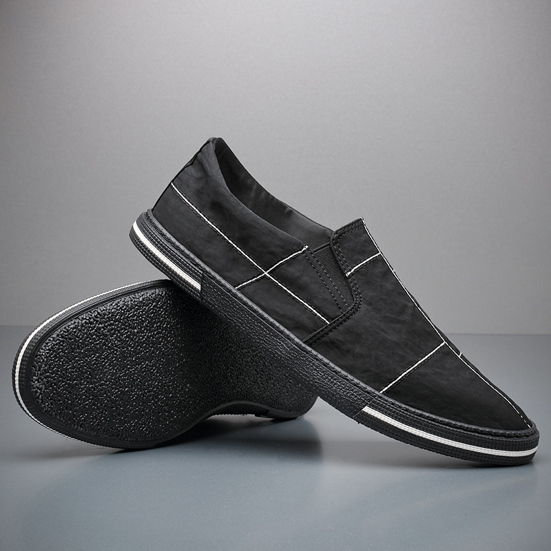 Men's lightweight modern slip-on shoes, perfect for casual wear, ensuring comfort and easy on/off.