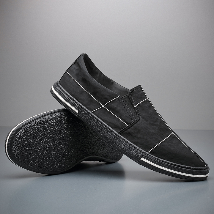 Men's lightweight modern slip-on shoes, perfect for casual wear, ensuring comfort and easy on/off.