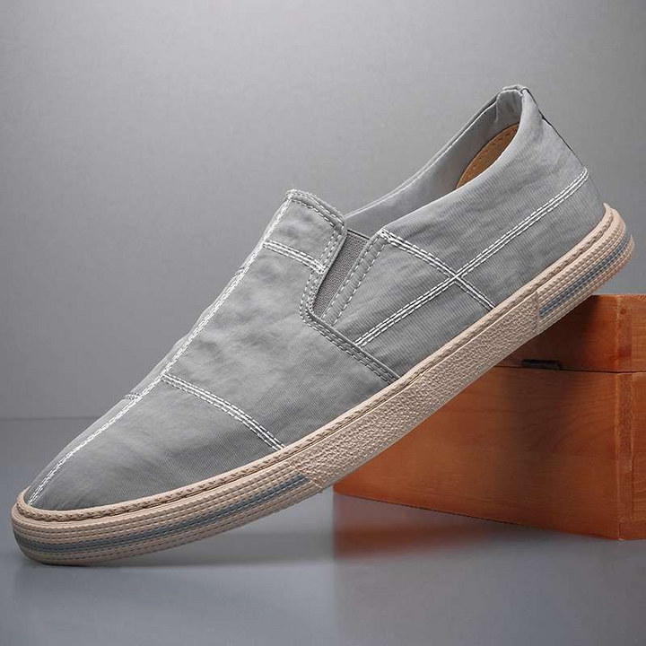 Breathable men's casual slip-on shoes, perfect for walking. Features a sleek, modern design and comfortable fit.